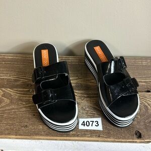 Rocket dog 6-1/2 adjustable buckets  Zander platform slip on wedge sandal used